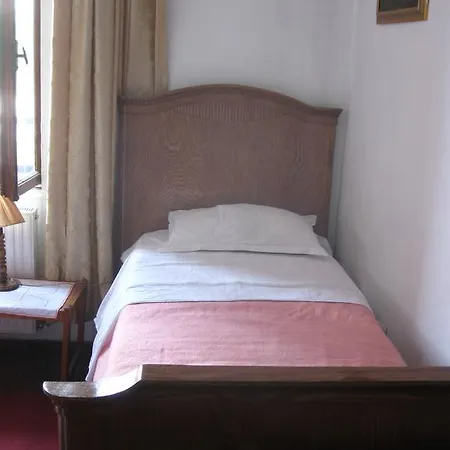 Vila 11 Bed and Breakfast *