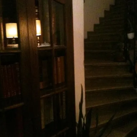 Vila 11 Bed and Breakfast Βουκουρέστι