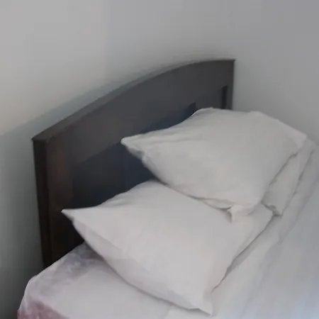 Vila 11 Bed & Breakfast *